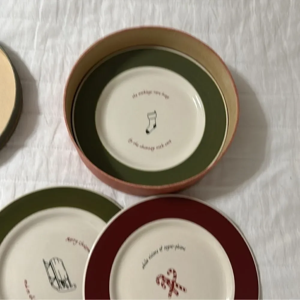 Eddie Bauer Set of 4 White Green Burgundy Holiday Plates in a Vintage Gift Box